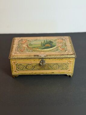 Artstyle Chocolates Co. TinKeepsake Box USA Boston St. Louis 1920's Vintage